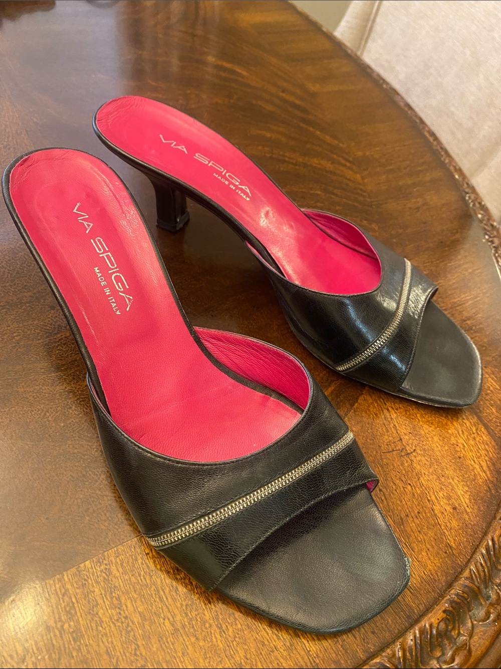 Via Spiga Black Leather Open-Toe Mules with Pink Insole
